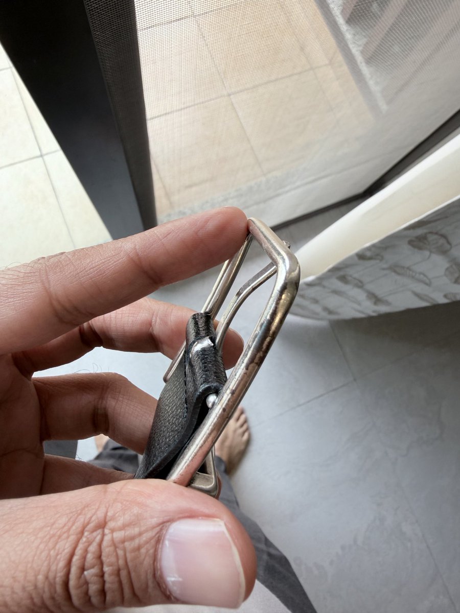 trustedarms's tweet photo. @ArmaniExchangei Very disappointing experience with Armani Exchange.

Purchased a belt from 
AX Mumbai within days, the buckle broke &amp; leather damaged.

Store said complaint raised, but no response despite follow-ups.

Not expected from a global brand. Need resolution. https://t.co/jm6YCa329I