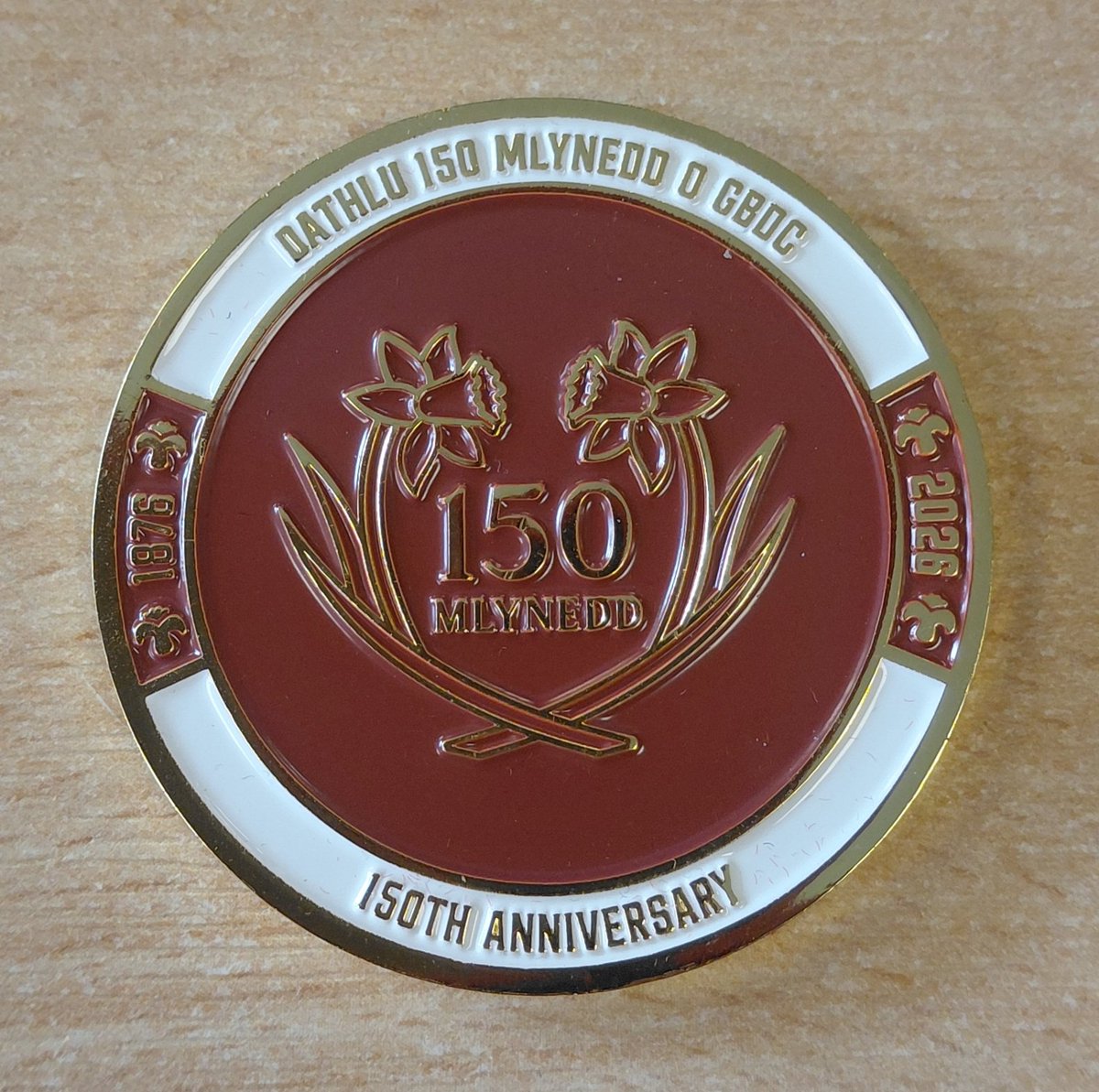 oldwelshpins's tweet photo. WHAT'S IN THE BOX

A closer look at @cymru 150th year commemorative coin from @zenithcoins 

#oldwelshpin https://t.co/PJpTwSsYlm