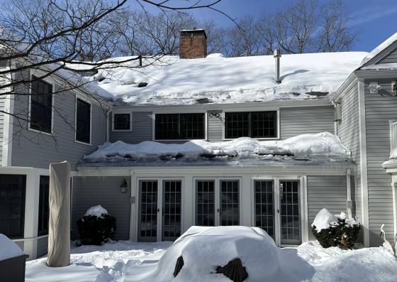 CAGreenbuilding's tweet image. If the snow and ice damaged your home this winter, you're not alone. Here's one #icedam example; let's discuss your experiences as well. buff.ly/2Mj3ECl #icedams #coldweather #ice #snow #homes #repairs #building #construction #walls #floors #roofs #roofing