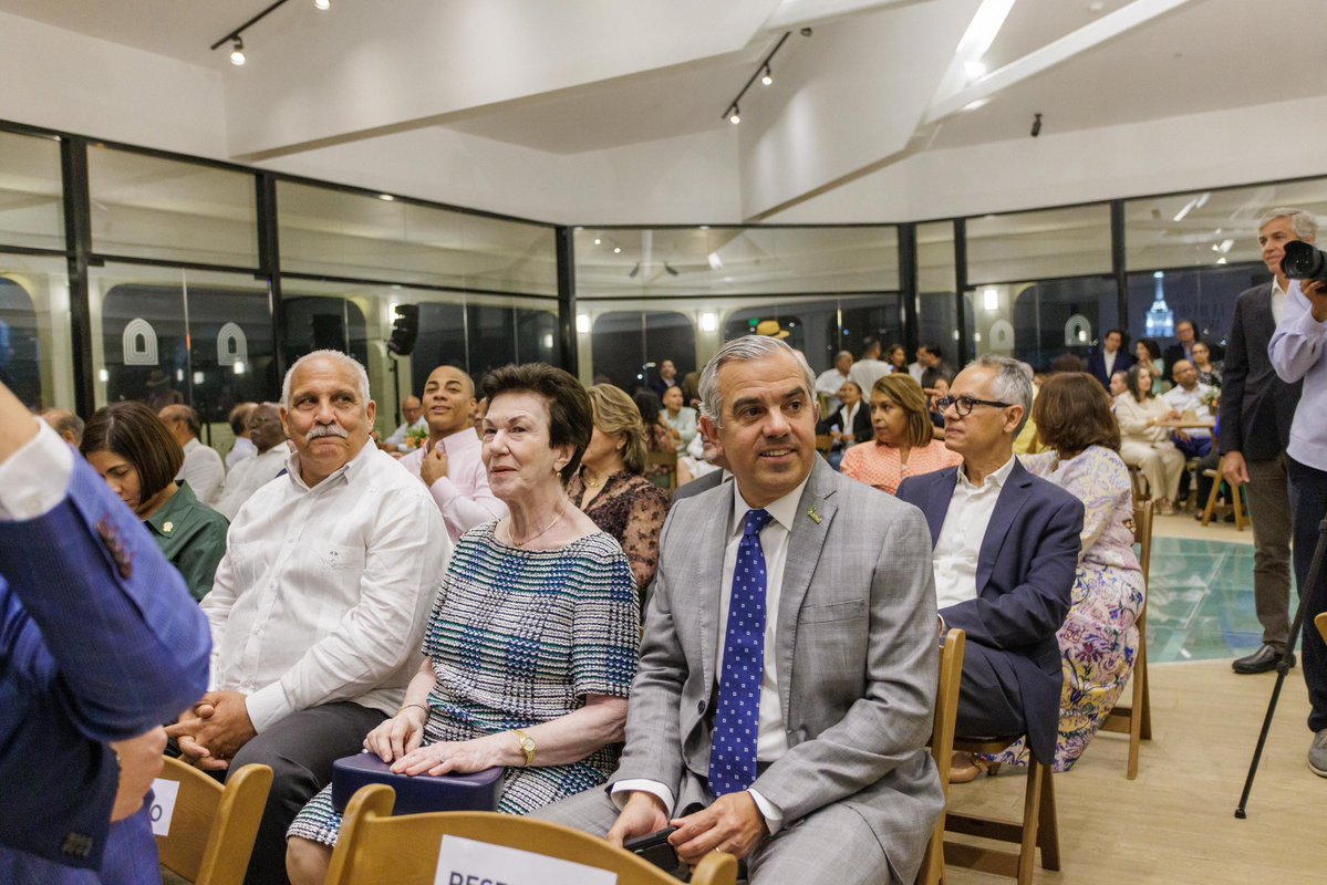 Nuestro director, <a href="/ivanhguzman/">Iván H. Guzmán</a>, participó en la inauguración de la exposición “Un siglo: la dimensión artística de Minerva Mirabal”, organizada por el Banco de Reservas y la Fundación Hermanas Mirabal, un espacio que resalta el legado cultural, histórico y creativo de una de las