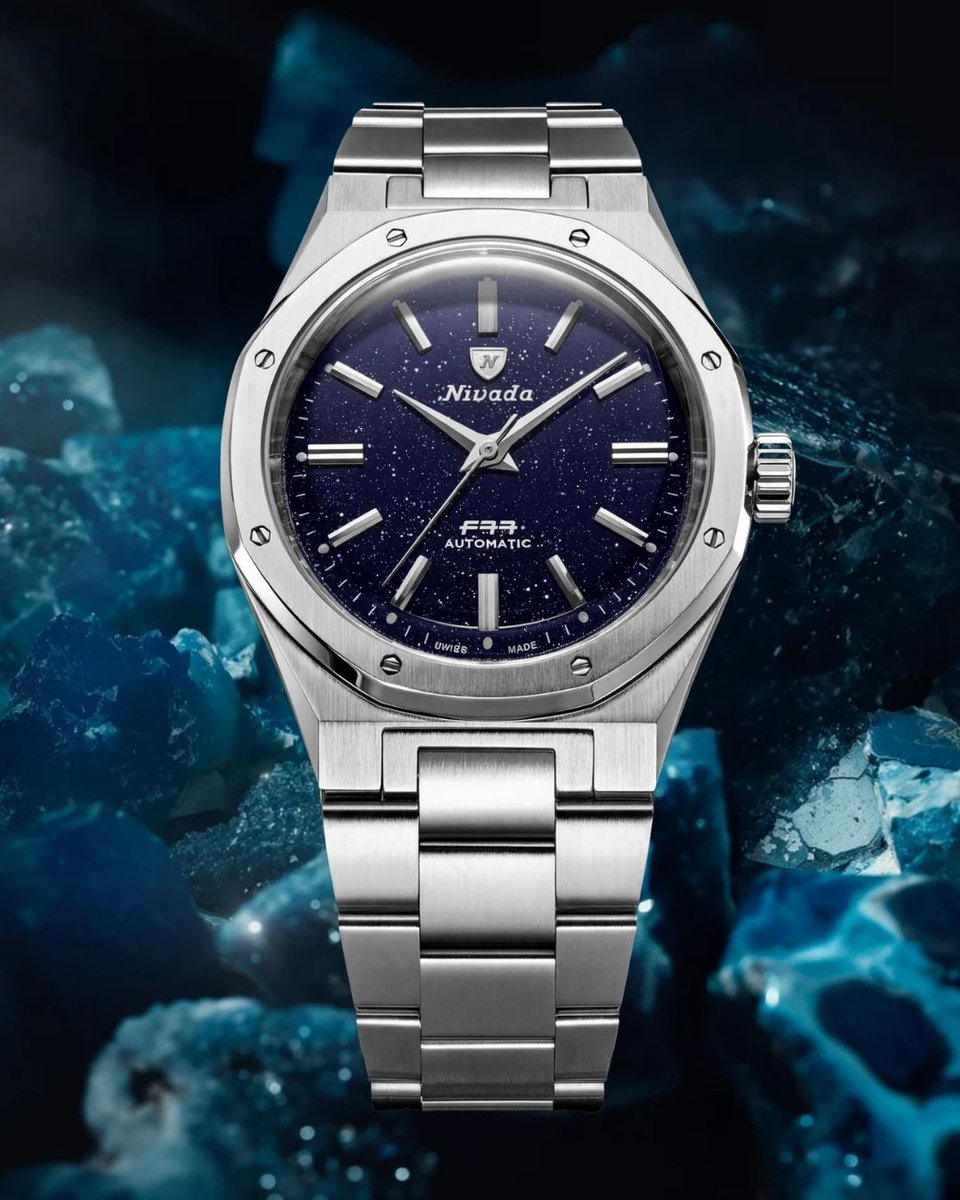 abtsaat's tweet image. Nivada Grenchen F77 Dark Blue Aventurine MK2 38mm, entegre bilezik tasarımına sahip sportif-şık çizgisi ve dikkat çekici aventurin efektli lacivert kadranıyla modern saat koleksiyonlarında öne çıkan otomatik erkek kol saati modellerinden biridir ⚙️ 

#abt #abtsaat #nivada