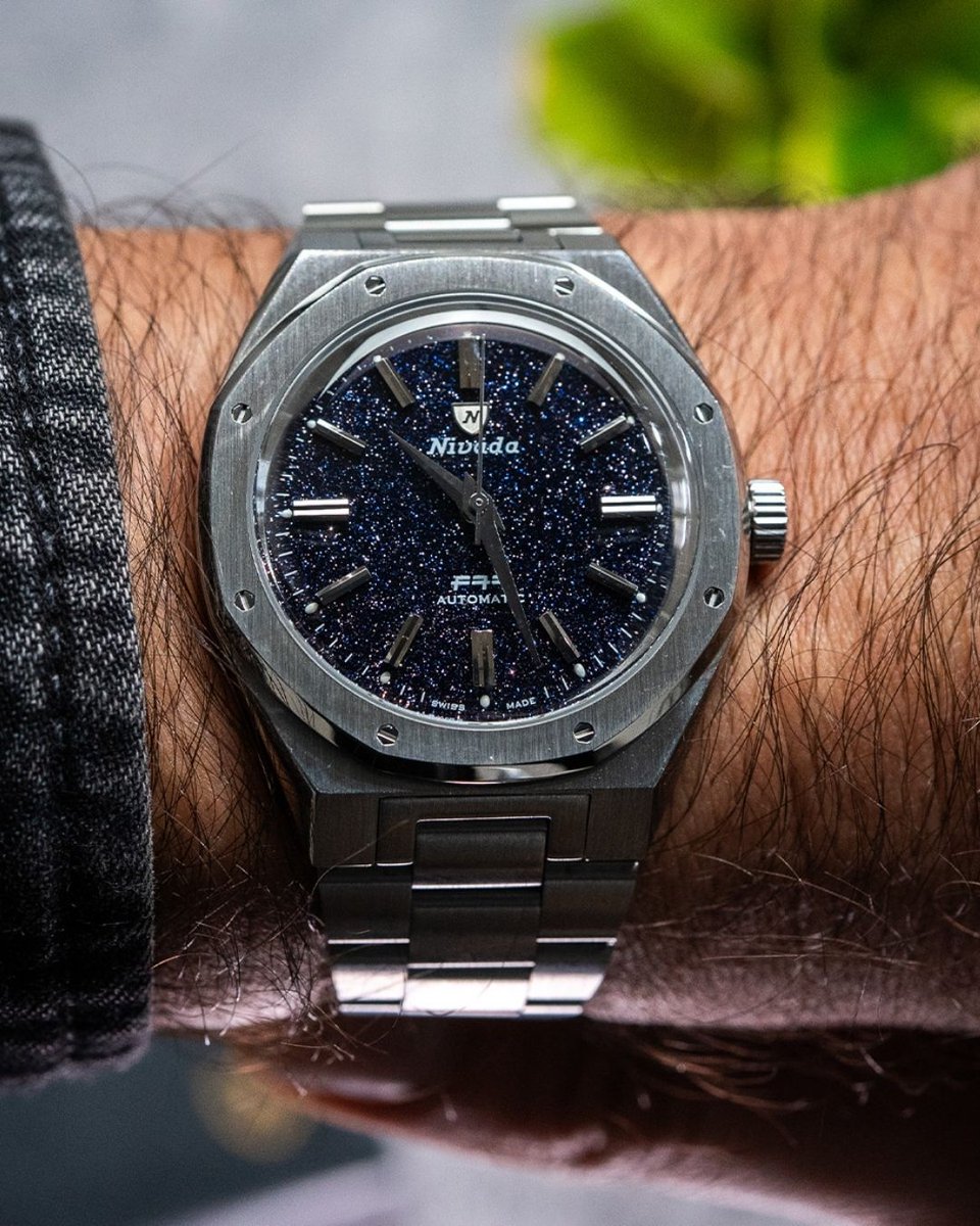 abtsaat's tweet image. Nivada Grenchen F77 Dark Blue Aventurine MK2 38mm, entegre bilezik tasarımına sahip sportif-şık çizgisi ve dikkat çekici aventurin efektli lacivert kadranıyla modern saat koleksiyonlarında öne çıkan otomatik erkek kol saati modellerinden biridir ⚙️ 

#abt #abtsaat #nivada