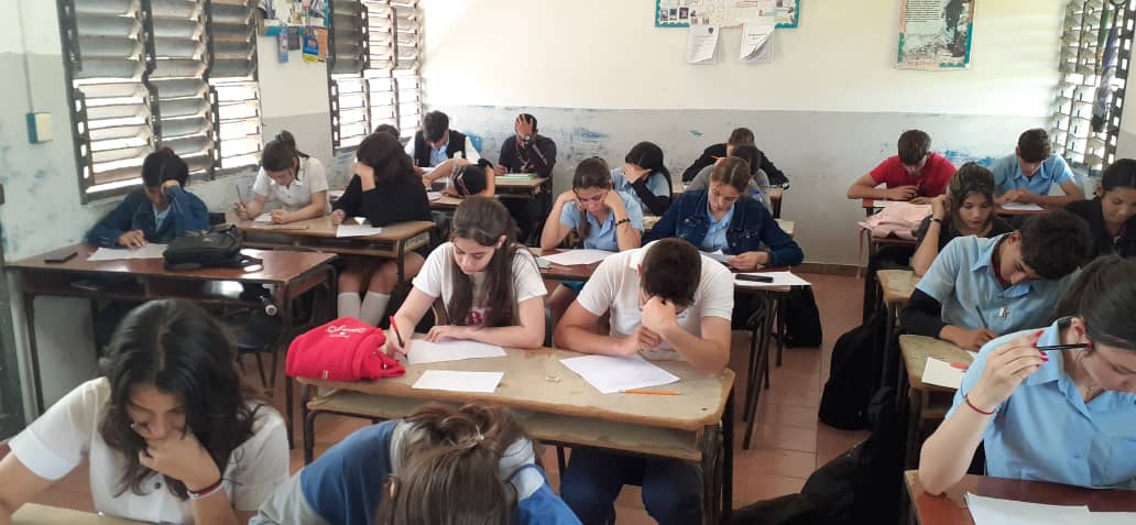 Cómo parte de la estrategia del centro para elevar la calidad del aprendizaje se aplicó el ensayo de literatura y lenguas en 11no grado. #CubaMined #CubaEduca #PinardelRío