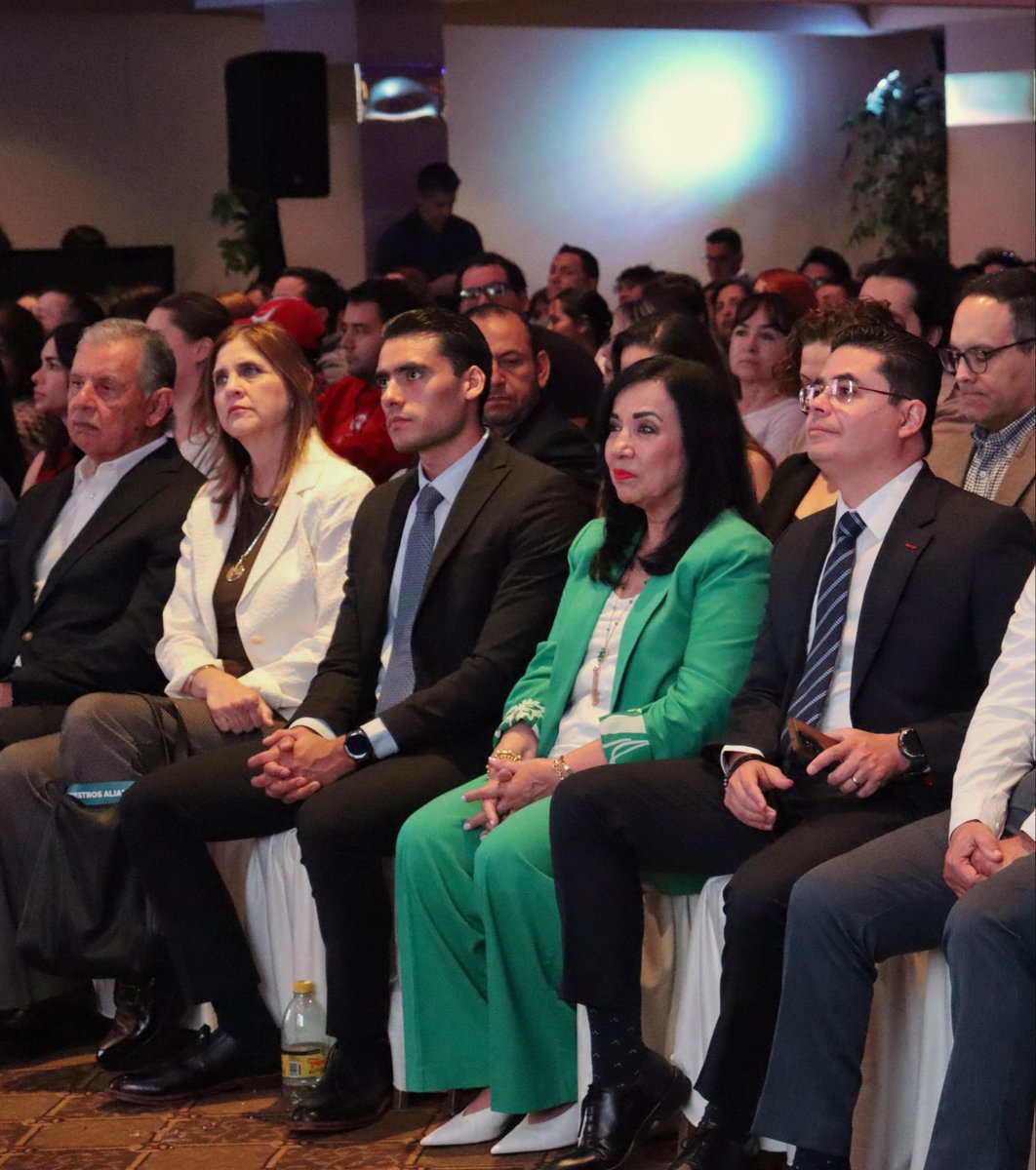 MarcoCarrt's tweet photo. Sociedad Civil, Bancos de Alimentos, Empresas, Voluntarios y Gobierno se unen en un mismo latido para impulsar #NutriChihuahua 💙, a un año de su implementación, seguimos garantizando que el alimento 🥘 llegue a quien más lo necesita.
#CuentaConmigo https://t.co/sX9LmPh54X