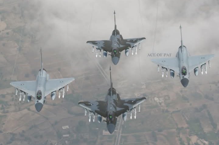 6_RobinaRaza's tweet image. Reportedly, both #Iranian  🇮🇷 &amp;amp; #American 🇺🇸 delegations will be accorded the highest level of security—designated “VVIP-1”—by #Pakistan across land, air, &amp;amp; maritime domains. 🇵🇰

To secure the airspace, combat air patrols will be established across the southern, southwestern, 👇