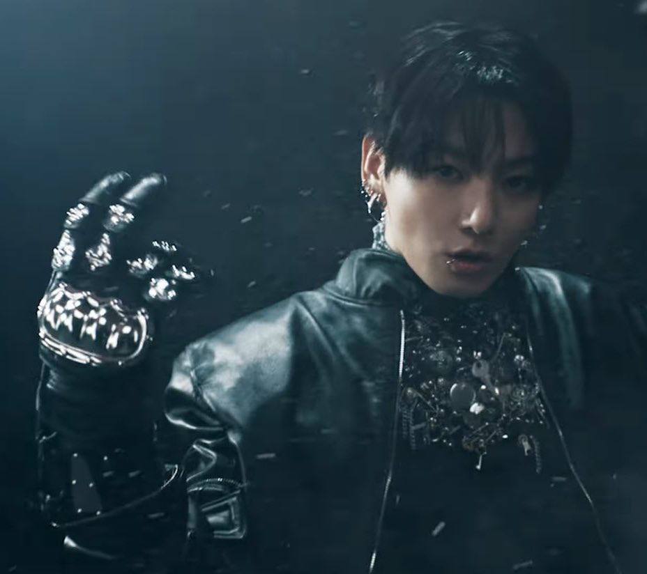 NatDom1206's tweet photo. The century’s singer. The soul’s vocalist. Jungkook, you are our cosmic Treasure.
#Jungkook #JKGoldenVoice #VoiceOfTheCentury #MainVocalist #JungkookLive #TreasureOfTheUniverse #JungkookMagic #LegendaryVoice #UniqueArtist #LimitlessTalent https://t.co/hsqHNduVWR
