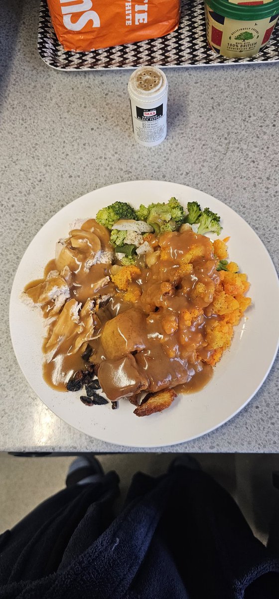 PaddyHorne's tweet photo. Who said it had to be sunday to enjoy a roast 👌👌🤤🤤 https://t.co/pgv2mNFxQ4