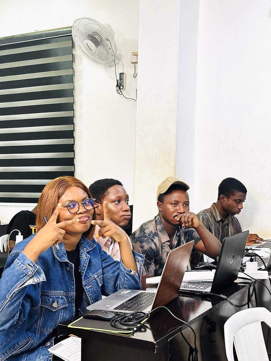 Xapic_Tech's tweet photo. Data Analysis class is in full swing!
#XapicTechSchool #TechSchool #Akure https://t.co/K8BD6aqmCI