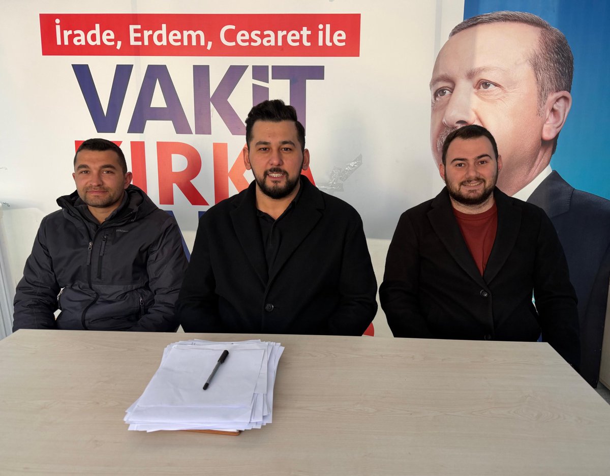 SeyitgaziAKGenc's tweet photo. Seyitgazi Gençlik Kolları olarak Kırka teşkilat binamızda gerçekleştirdiğimiz toplantımızda, geleceğe dair hedeflerimizi net bir şekilde belirledik. 💪🇹🇷  

Gençliğimizin enerjisiyle daha güçlü yarınlar için durmadan çalışmaya devam! https://t.co/dtbcKCEl0G