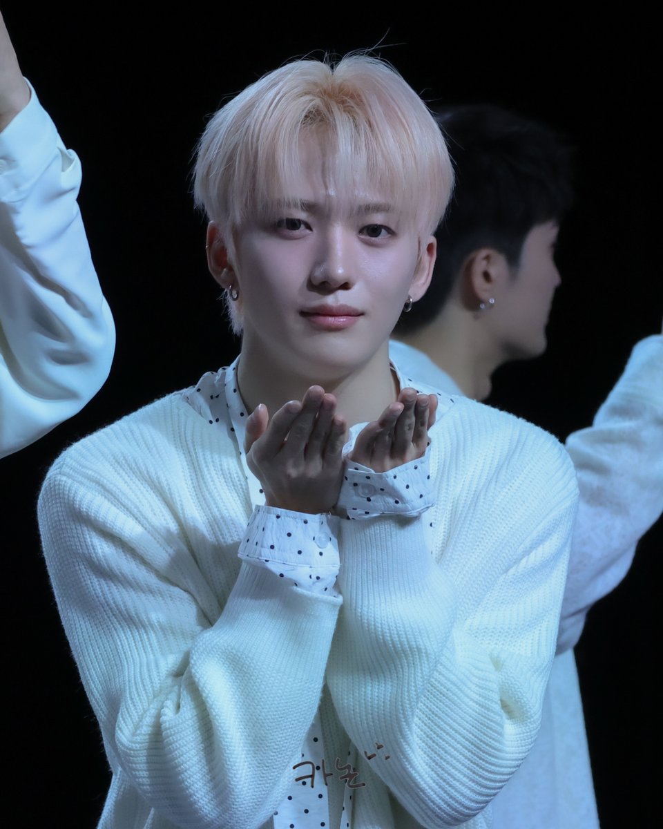 260214 싸이커스 민재

👼🏻🪽💋

#싸이커스 #xikers #민재 #MINJAE 
#HAPPY_MINJAE_DAY