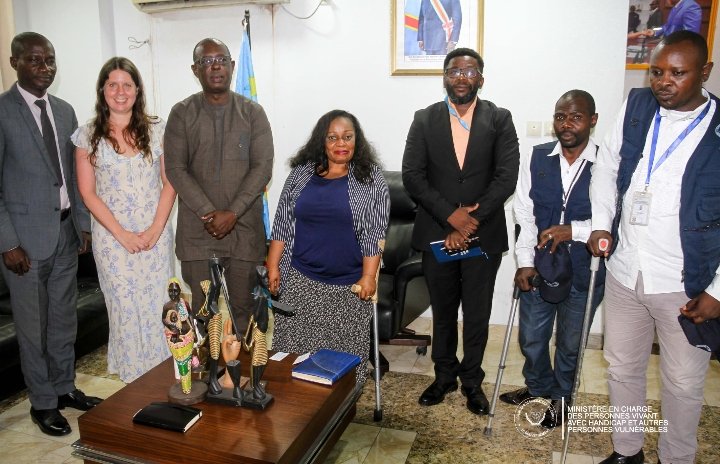 Minpvh_apvRDC's tweet image. #RDC : les Pvh-Apv face à la guerre
La Ministre Irène #Esambo a rencontré le #PAM pour renforcer l’assistance humanitaire, appliquer la #Résolution 2475 et protéger les personnes handicapées dans les zones de conflit. Un partenariat en vue🤝
#RDC #Handicap #Inclusion #Humanitaire
