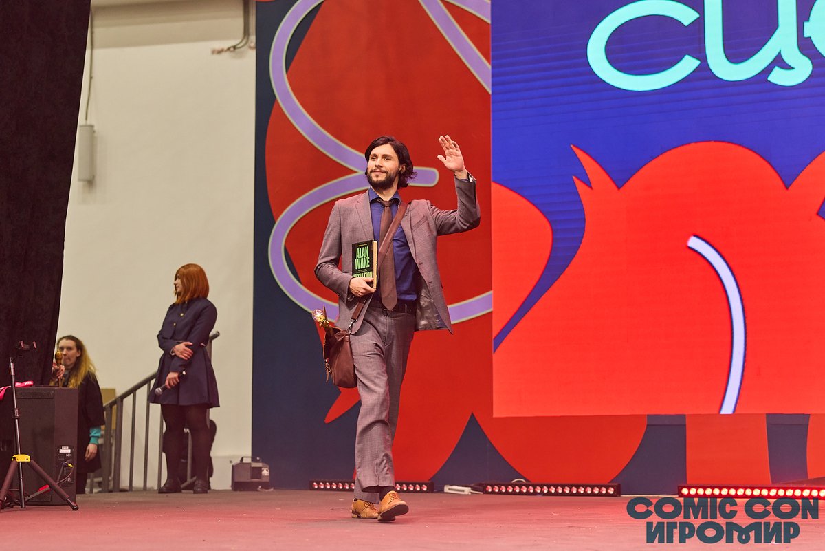 EdvardSpells's tweet image. Obsessed with these 2 photos

#AlanWake2 #Comiccon