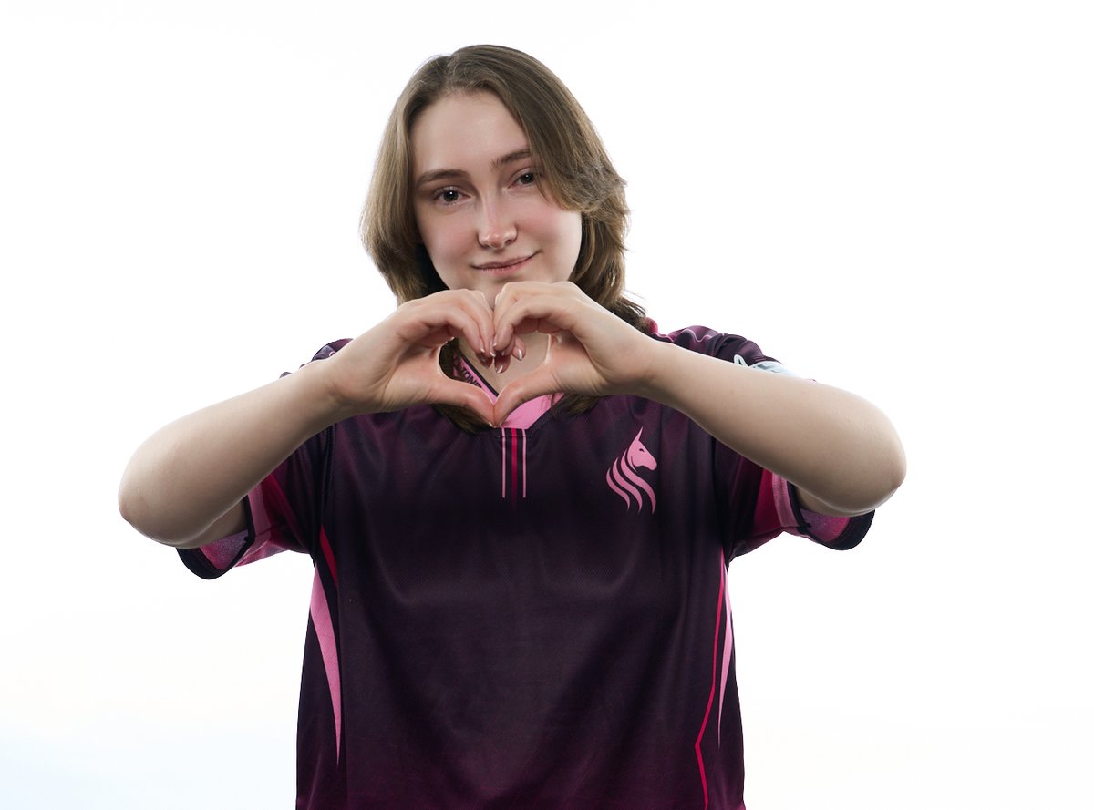 OMiT Emi tweet media