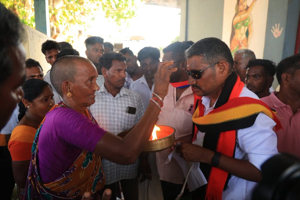 #திண்டிவனம் சட்டமன்ற தொகுதி - #கோணவாயன்குப்பம் - #எக்கியர்குப்பம் பகுதிகளில் மக்களை சந்தித்து பானை சின்னத்திற்கு வாக்கு சேகரித்தோம்

#ஸ்டாலின்_தொடரட்டும் #தமிழ்நாடு_வெல்லட்டும்
#வன்னிஅரசு_வெல்லட்டும்  #திண்டிவனம்_வளரட்டும் 
#Thirumavalavan #VCK #வன்னிஅரசு #Vanniarasu #Tindivanam