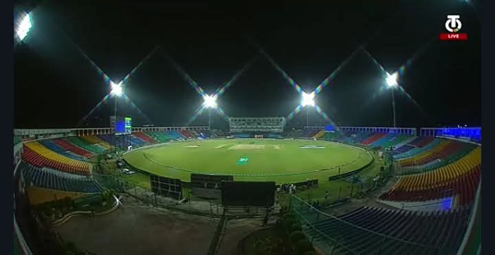 AbdullahYo33579's tweet photo. کراؤڈ کے بغیر  نہ ہی کرو تو بہتر ہے۔
#KKvPZ https://t.co/FoA3FhPTtJ