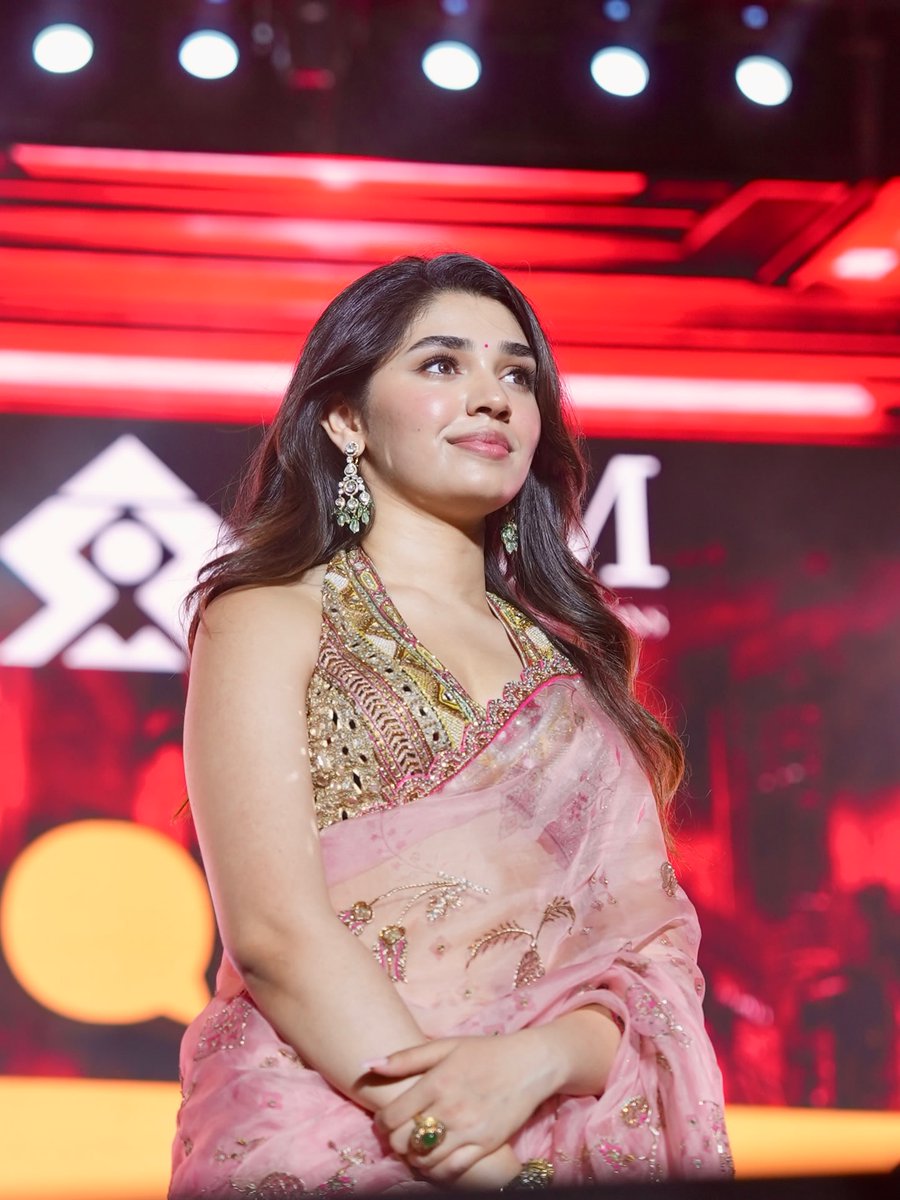 wvmediaa's tweet image. Krithi Shetty at the LIK Movie Promotions in Trichy ✨🩷

#Krithi #KrithiShetty