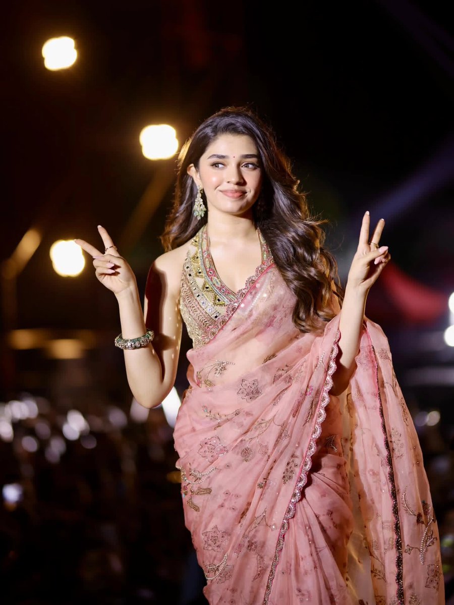 wvmediaa's tweet image. Krithi Shetty at the LIK Movie Promotions in Trichy ✨🩷

#Krithi #KrithiShetty