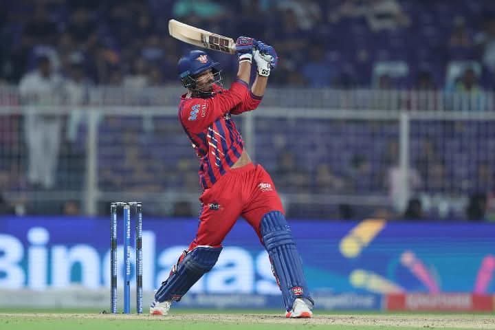 Rrishiyaadav's tweet photo. #iplseason2026

Lord avesh khan crease pe ho or wo team match na jeete aisa ho hi nhi skta 💀 https://t.co/atYn4zN8Y2