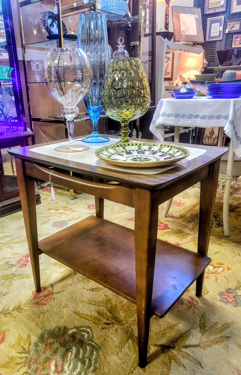 metaphoralaura's tweet image. Wondering why they don't make furniture with Formica anymore. So I've taken it upon myself to make sure younger generations don't miss out on this wondrous space-age material, and that it doesn't wind up in a landfill. #Booth12 #VintageStyle