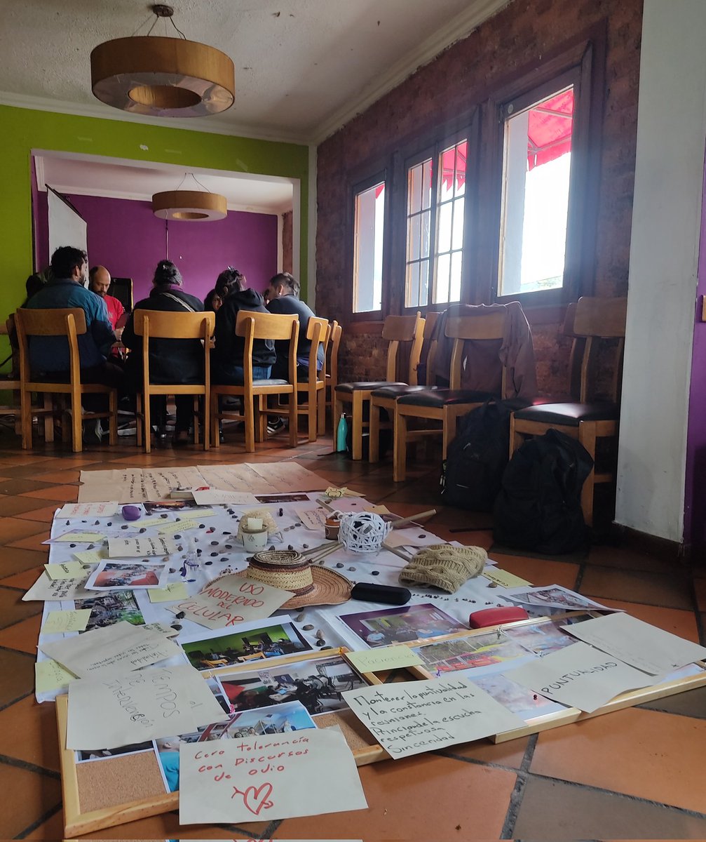 TeusacaDigital's tweet photo. Participamos en el diálogo sobre el relato colectivo y horizonte de sentido de la Agenda Comunitaria de Reconciliación en #Teusaquillo.

Gracias a nuestrxs amigxs de @FAlternativa1 por recibirnos en su casa y hacer de esta un espacio para la paz y reconciliación en el territorio. https://t.co/MkSj5rT4FY