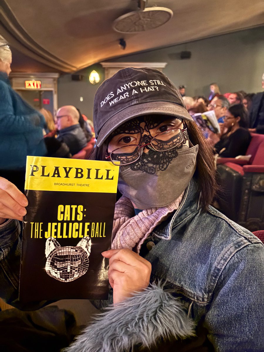 Maximinalist's tweet image. I missed out on the PAC run of #catsjellicleball. I’m actually a #Cats fan despite it kinda being the butt of #musical theatre jokes. Yes, that’s my Masquerade mask.