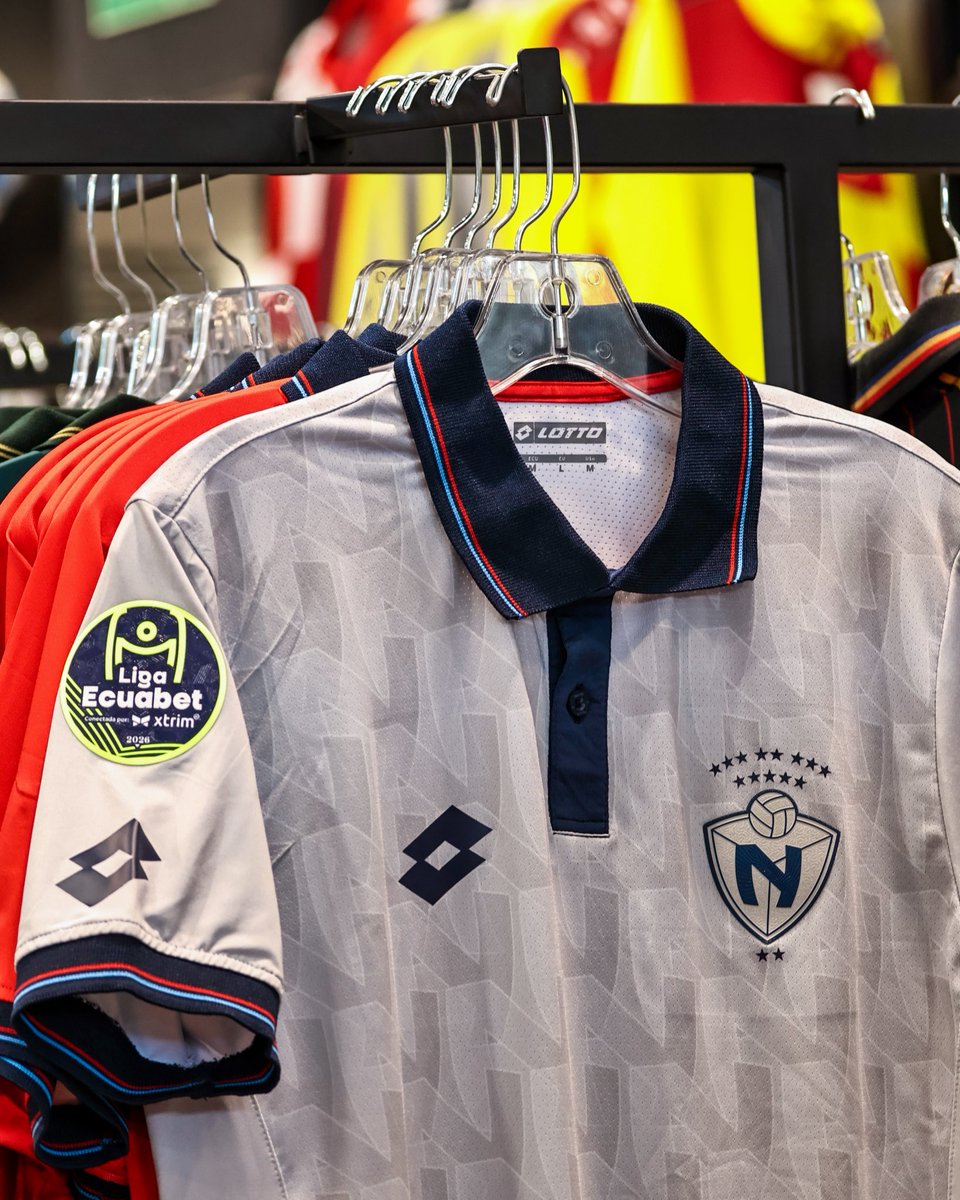 elnacionalec's tweet photo. Hincha Criollo, acompaña al único Bi Tri campeón vistiendo nuestros colores, encuéntrala en @kaosportec del @BomboliShopping 

Vístete de rojo 🔴 y alienta desde el corazón 

#ElNacional #BiTri https://t.co/0Ms9JSa3WV