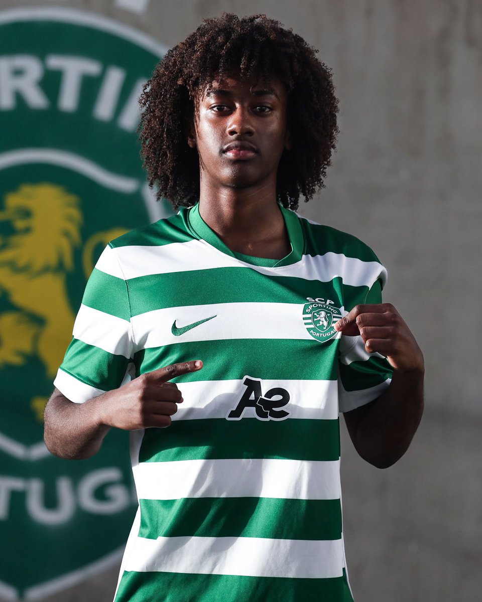 SportingCP's tweet photo. 💬 “Vou continuar a trabalhar e a honrar esta camisola.”
Leonardo Varela assina contrato profissional ✍️ #ADNSporting
🔗 https://t.co/M95UJPFjF0 https://t.co/9OEsLkgyqz