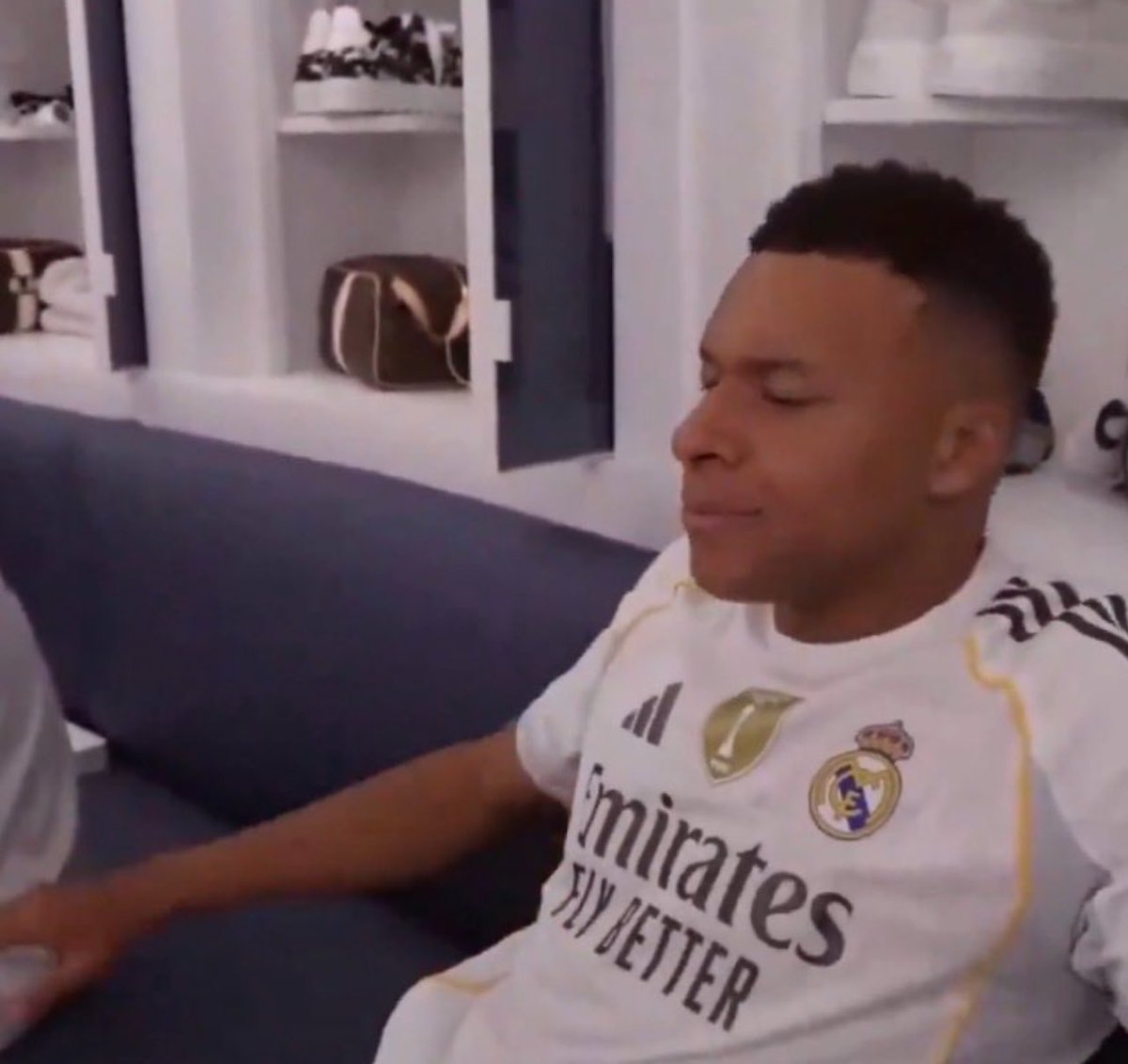 Goatbappe🪐 tweet media