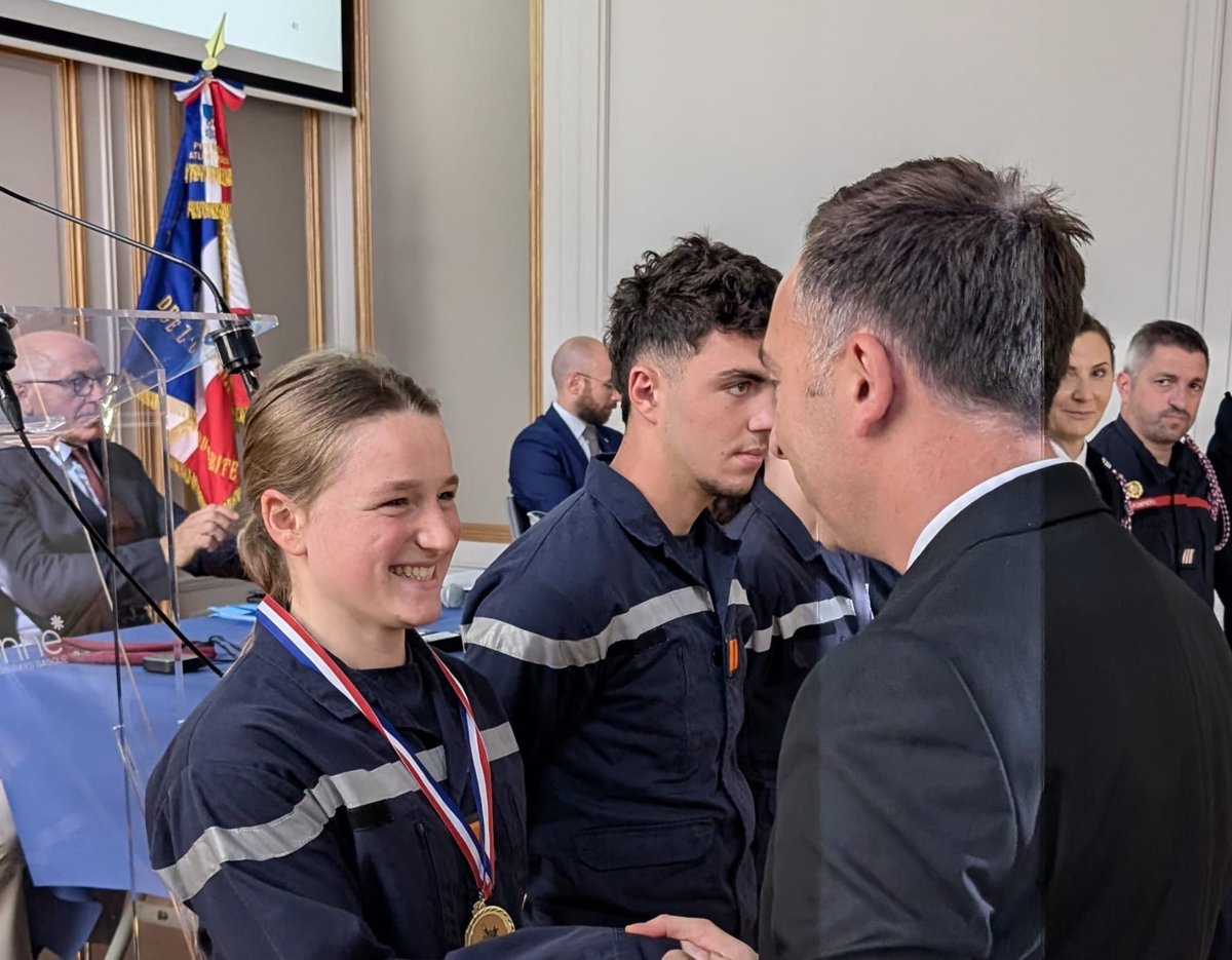 Prefet64's tweet image. #Engagement | Assemblée générale de la section départementale de l’association nationale des membres de l’Ordre national du Mérite des Pyrénées-Atlantiques à la Mairie de Bayonne, en présence du préfet et du délégué militaire départemental

🎖️ L'ONM est le second ordre national