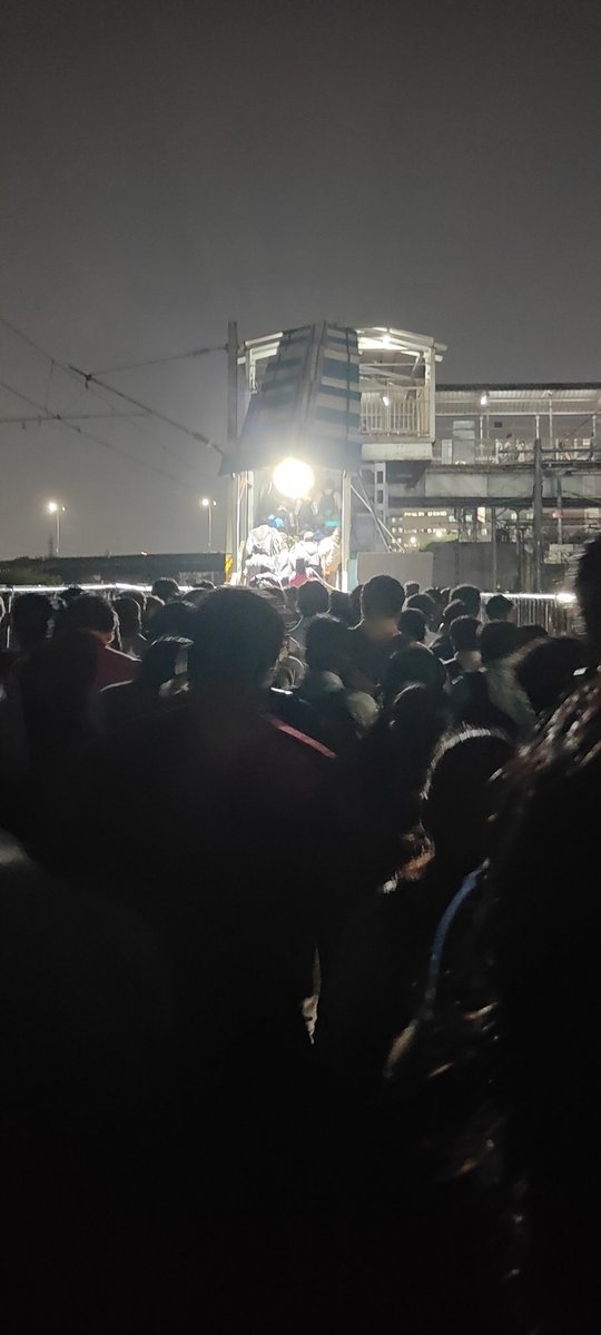 R_ed_dy's tweet photo. @DrmChennai 
This is how Chennai park town station looks in peak hours. Commuters are struggling due to this bottle neck foot over bridge. People traveling to central station is getting late by unnecessarily waiting here . https://t.co/qhQOesqS7V