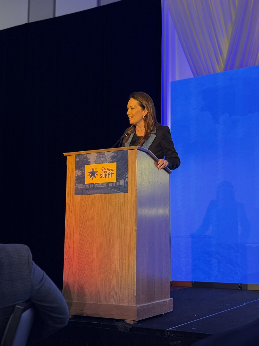 DanielAldersTX's tweet photo. At @TPPF’s Texas Policy Summit @SecRollins just announced that for every 1 new regulation, there are 129(!!!) regulations being abolished. 

Revolutionary. https://t.co/hU0eHRpnpo