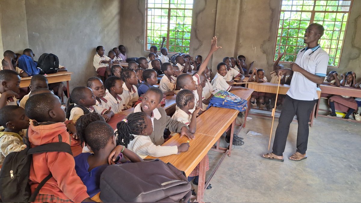 bridgebuilders9's tweet photo. In a bid to educate children on their rights, BBU has gone ahead to build structures with schools.
Bridge Builders Uganda contributes to the advocacy platform that supports sensitization,  education and emphasizing that children enjoy their rights. https://t.co/r9b2wGBCHN