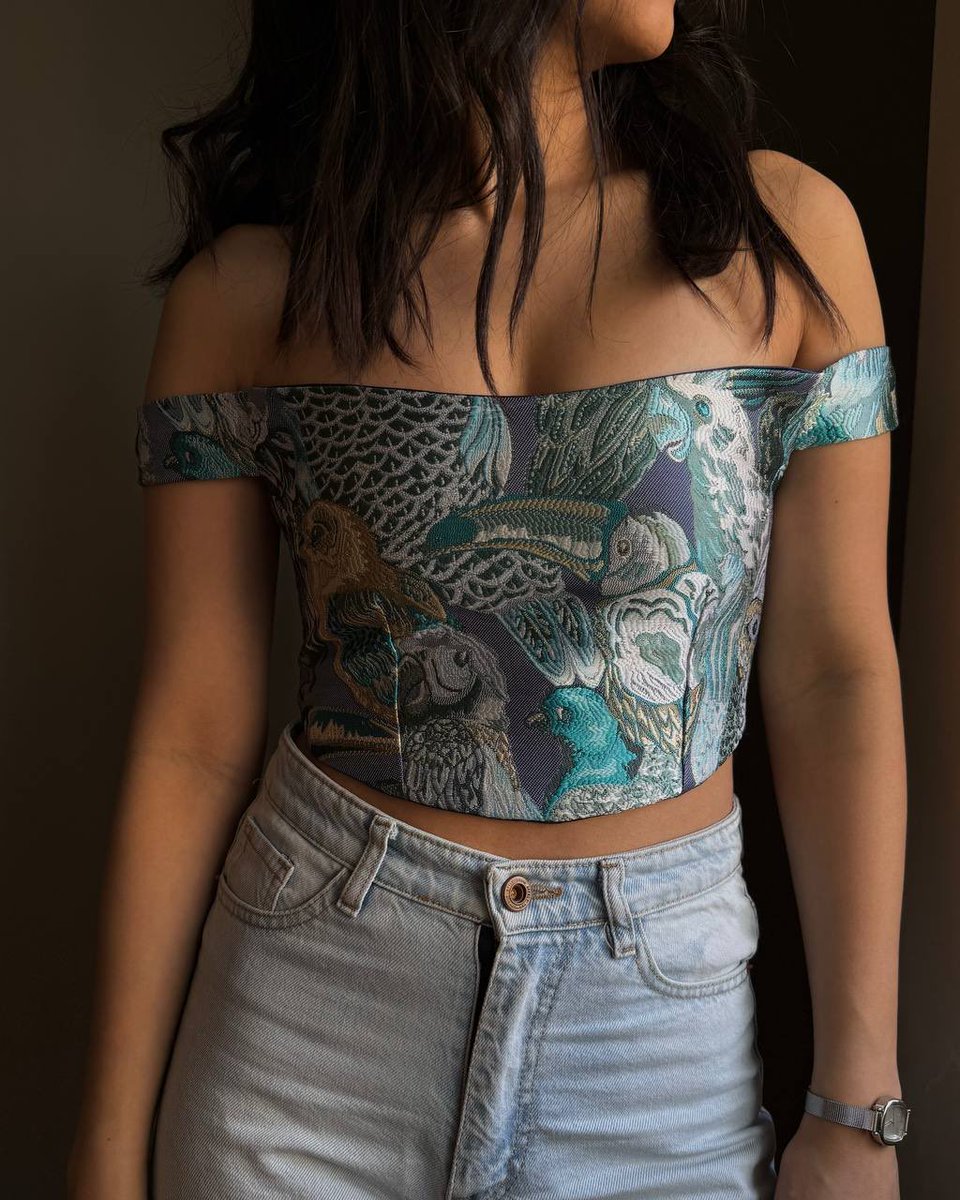 ریحانه (خواهرم) سه ماهه هیچ درآمدی نداشته و تنها منبع درآمدش هم پیج اینستاگرامش بوده، اگه از لباس‌هاش خوشتون میاد، برین تو پیج اینستاگرام یا کانال تلگرامش، سفارش بدین. 

اکه هم خارج ایران هستین، پرداخت غیر ریالی هم داره. 

لینک پیج‌ها رو توی کامنت می‌ذارم.