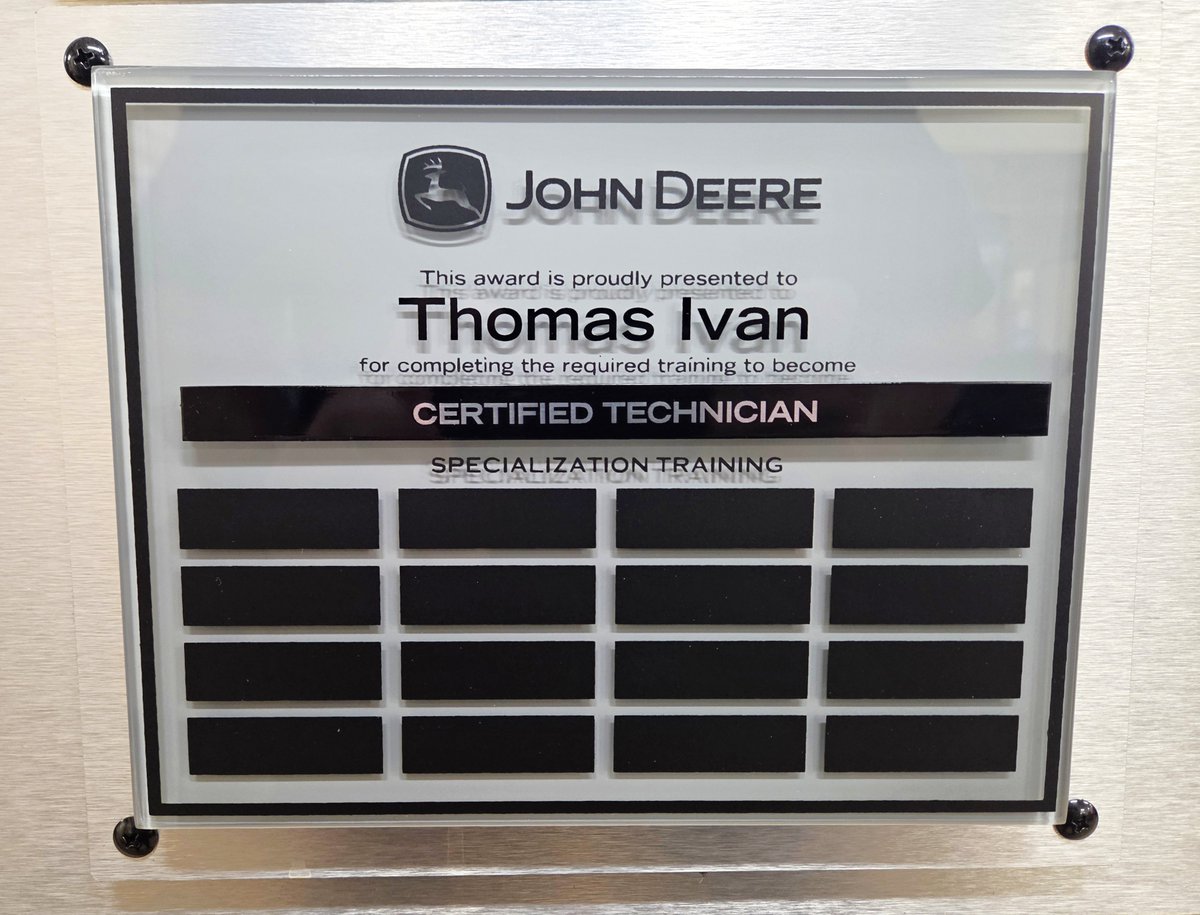 WesternSalesLtd's tweet image. 🥳Big congrats to Jesse Thorpe, Thomas Ivan and Wyatt Ivanco from #WesternSales, #Outlook, who’ve officially earned their @JohnDeere Certified Technician status!

Through intensive #JohnDeere University training, these techs sharpened their expertise across advanced diagnostics,