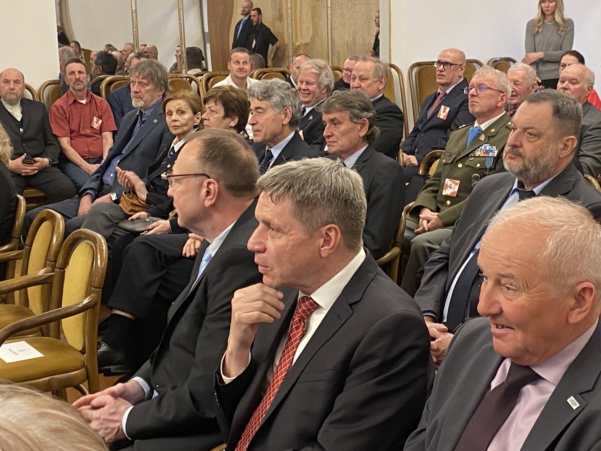valecnych's tweet photo. Setkání válečných veteránů a poslanců PS PČR.16. 3. 2026 se uskutečnilo setkání válečných veteránů a poslanců. Akci zorganizovali Mgr. Ing. L. Wenzl, předseda podvýboru pro válečné veterány a Ing. L. Sornas, předseda SVV ČR  s ředitelem Odboru pro VV MO. 
https://t.co/uwpiATJwT9 https://t.co/tXAZIlNBr7