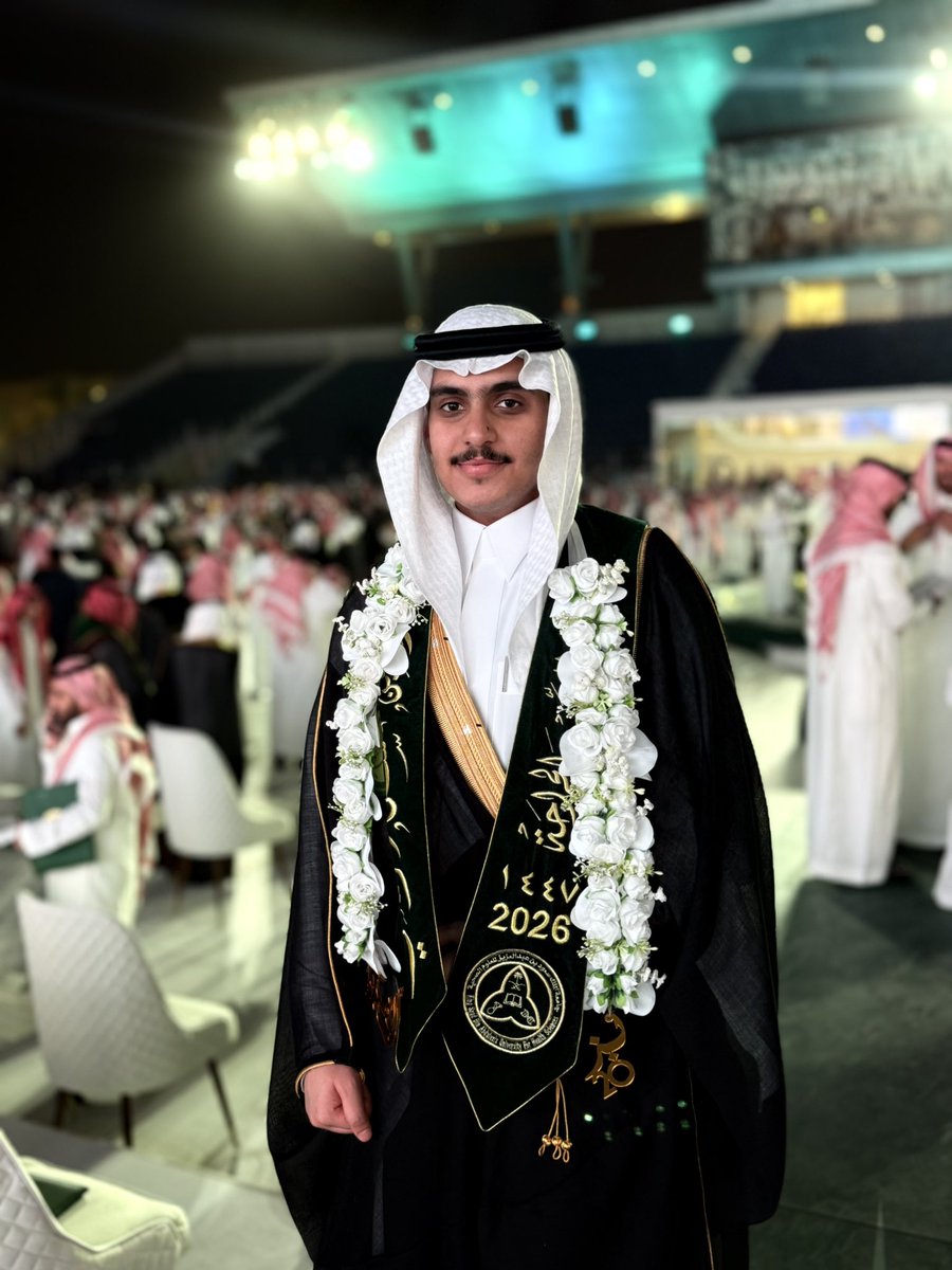 YZN67's tweet photo. الحمدُ للهِ الذي ما انتهى دربّ إلا بفضلِه، ولا تمَّ سعيّ إلا بعونِه.

تمّ بحمدِ الله وفضله تخرّجى من كلية الطب والجراحة بجامعة الملك سعود بن عبدالعزيز للعلوم الصحية بتقدير ممتاز مع مرتبة الشرف.

سائلا الله أن يبارك فيما مضى، ويكتب التوفيق فيما هو آت. https://t.co/wf8I06Mh0y