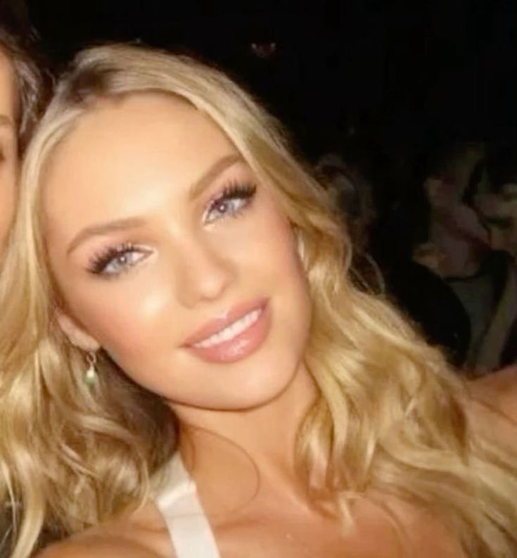 RadioRomaX's tweet image. 👑❤️‍🔥 Candice Swanepoel à 19 ans (2007)… Elle en a 37 aujourd’hui et elle est TOUJOURS aussi parfaite . La définition de la beauté qui ne prend pas une ride.  #CandiceSwanepoel #VictoriaSecret #Throwback #TimelessBeauty