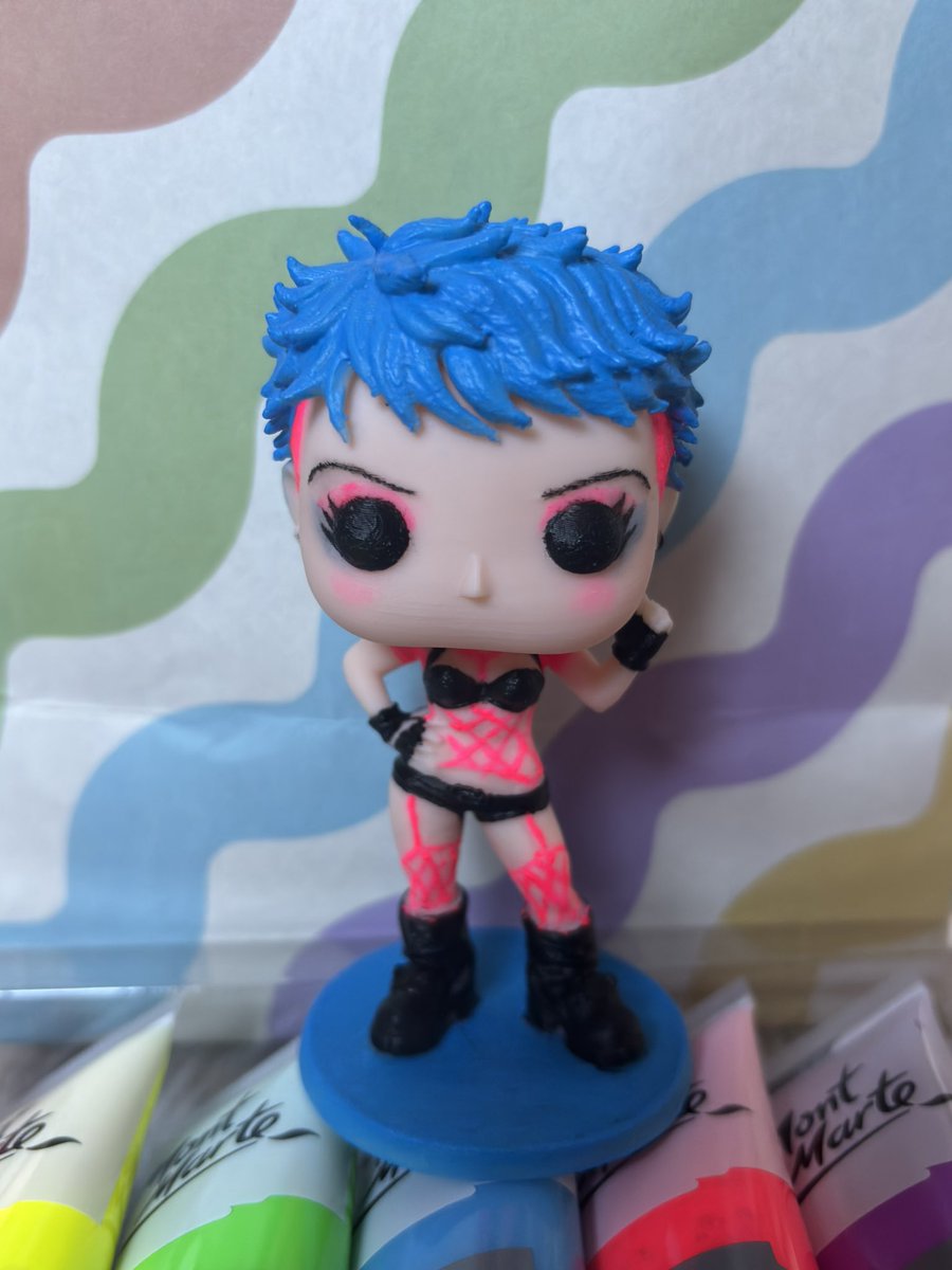 guyss look at my custom made funko pop of halsey 🥲 

hand painted by me