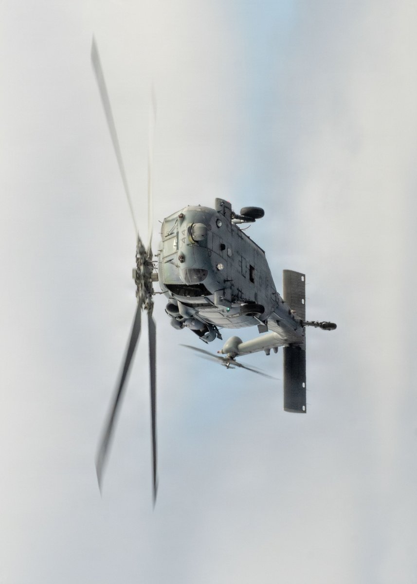USPacificFleet's tweet image. Ready to Recover. ⚓️🚀

USS John P. Murtha (LPD 26) and HSC-23 conduct flight operations in the Pacific, April 8, 2026, in support of @NASA’s #ArtemisII mission.

"Flawless execution of the basics is the foundation." -Adm. Koehler.

#USNavy #PacificFleet #Artemis #Teamwork