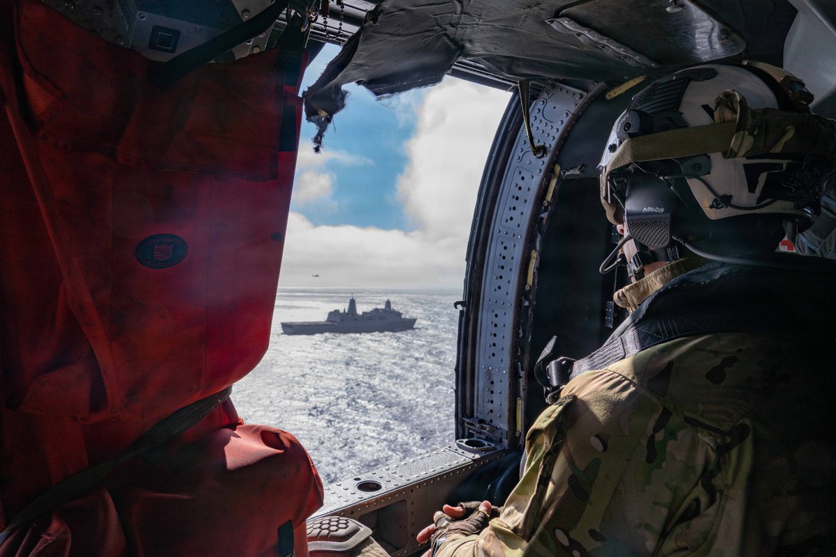 USPacificFleet's tweet image. Ready to Recover. ⚓️🚀

USS John P. Murtha (LPD 26) and HSC-23 conduct flight operations in the Pacific, April 8, 2026, in support of @NASA’s #ArtemisII mission.

"Flawless execution of the basics is the foundation." -Adm. Koehler.

#USNavy #PacificFleet #Artemis #Teamwork
