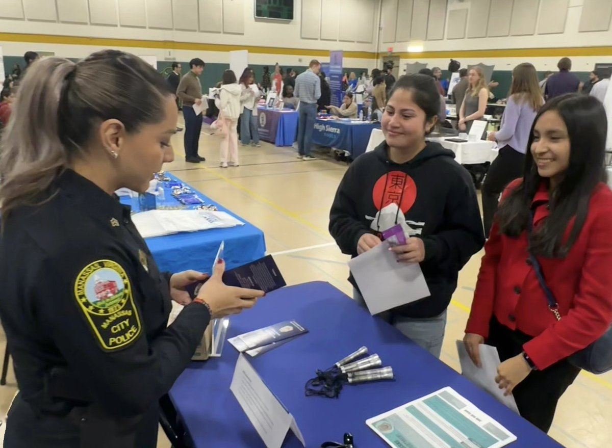 ManassasCityPD's tweet image. The Manassas City Police Department was at yesterdays job fair! 👮‍♂️💼 We loved meeting future community leaders and sharing opportunities to serve. #MCPDCareers #JoinOurTeam