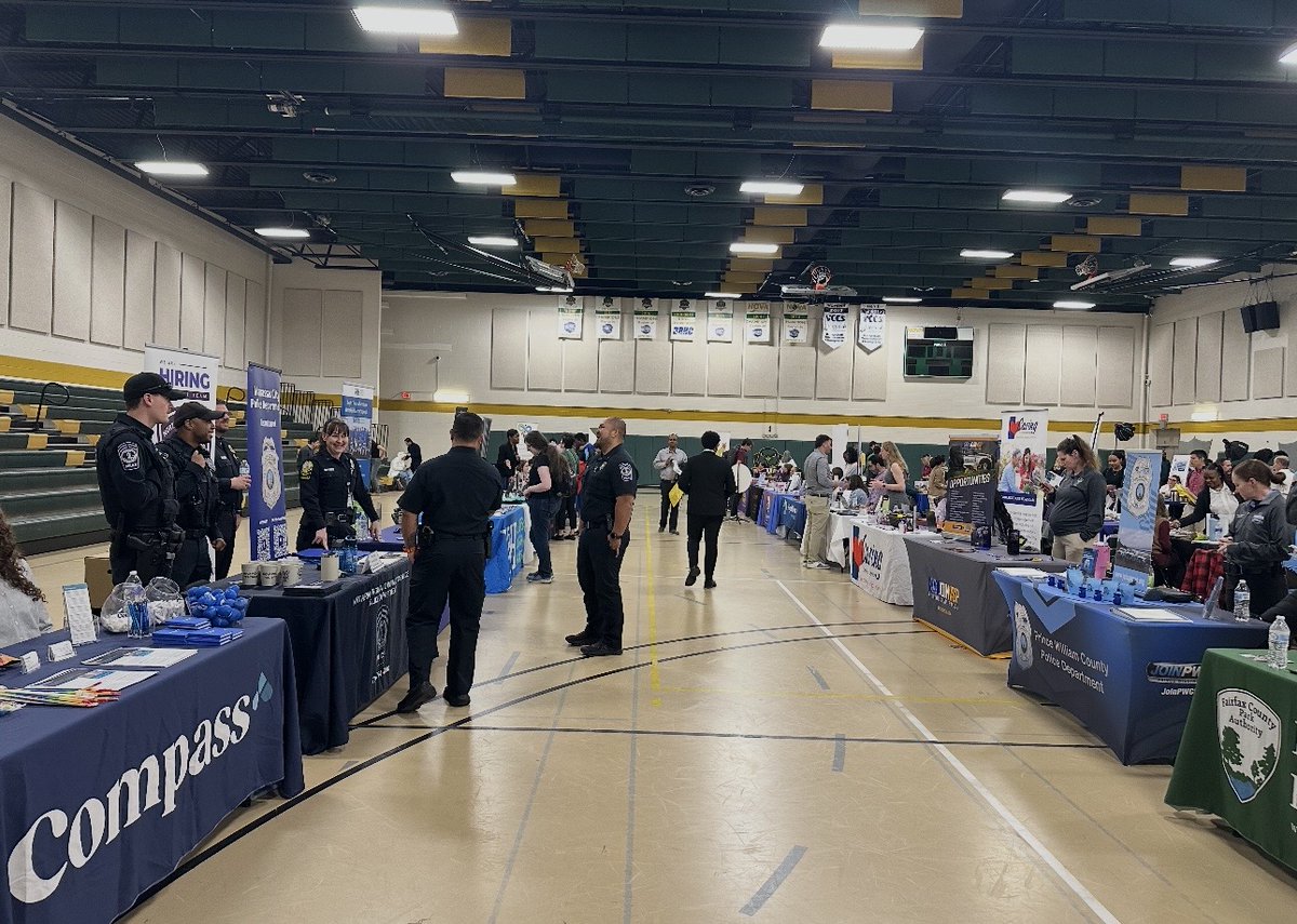 ManassasCityPD's tweet image. The Manassas City Police Department was at yesterdays job fair! 👮‍♂️💼 We loved meeting future community leaders and sharing opportunities to serve. #MCPDCareers #JoinOurTeam