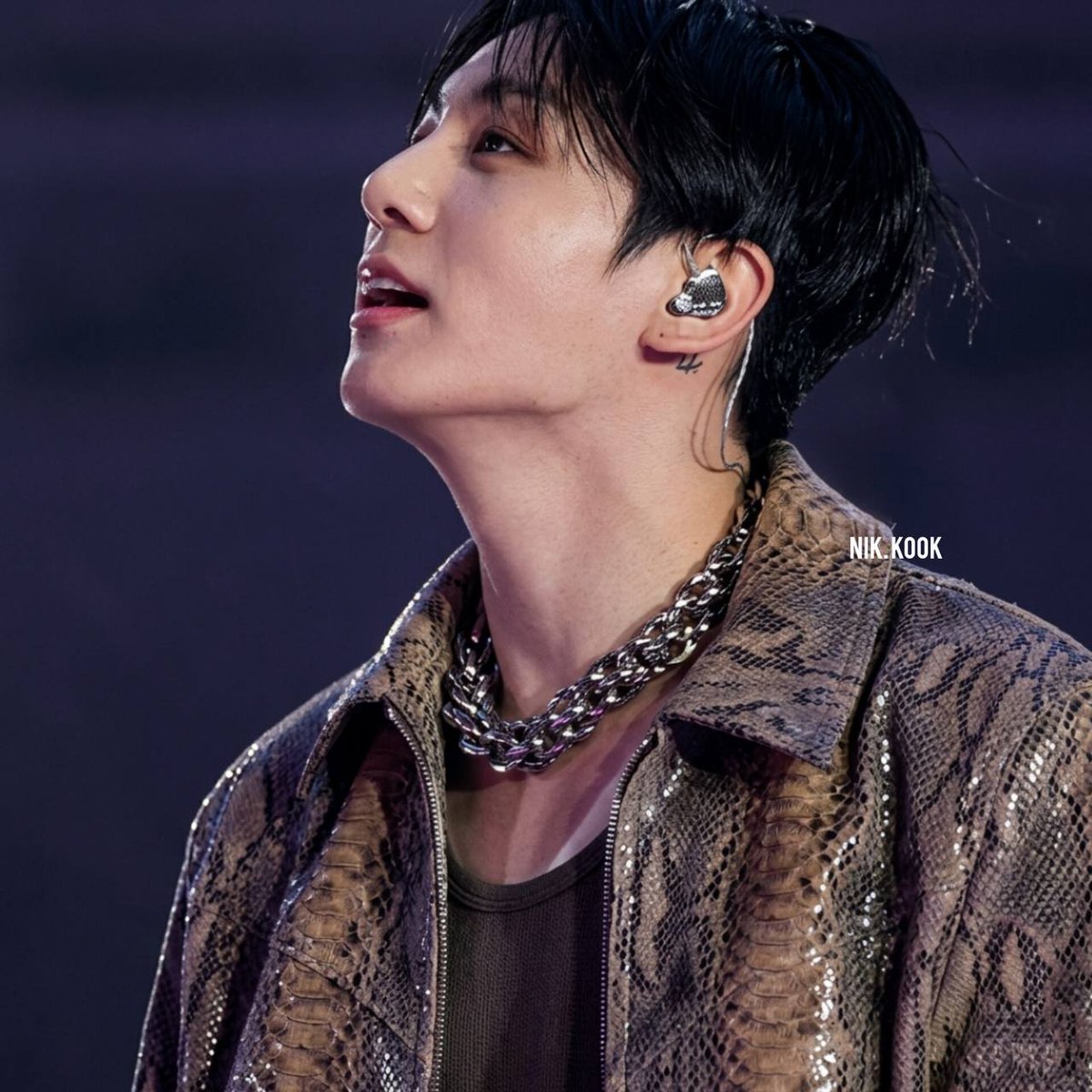 NatDom1206's tweet photo. One artist, infinite talent. Bowing to the voice of Jungkook.
#Jungkook #JKGoldenVoice #VoiceOfTheCentury #MainVocalist #JungkookLive #TreasureOfTheUniverse #JungkookMagic #LegendaryVoice #UniqueArtist #LimitlessTalent https://t.co/hyQKNrUBG3