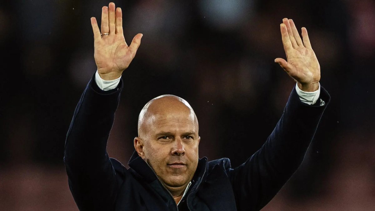 legadoshank19's tweet photo. Segundo o relato do Telegraph, Os proprietários do Liverpool, FSG , acreditam que Arne Slot liderará o clube na próxima temporada, apesar de outra derrota(18°) na noite de quarta-feira. 
[@SamWallaceTel ] https://t.co/8ZHJbRfx4S