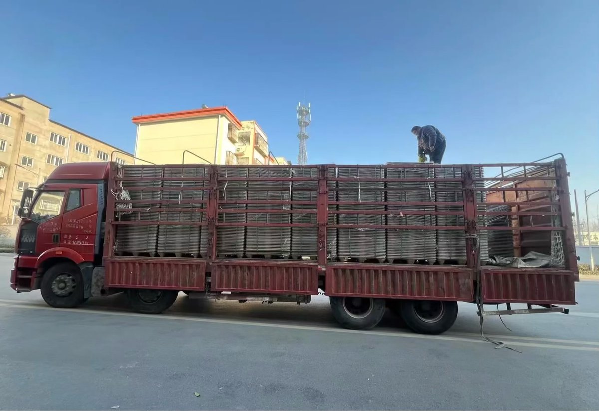 weinan_zhong's tweet image. Daily shipments from our factory 🚛
Molded wood pallets ready for export
No fumigation required | Strong &amp;amp; stable

Looking for a reliable pallet supplier?
DM or WhatsApp us 📩

#pallets
#logistics
#export
#supplychain
#warehouse