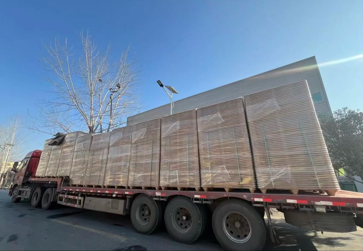 weinan_zhong's tweet image. Daily shipments from our factory 🚛
Molded wood pallets ready for export
No fumigation required | Strong &amp;amp; stable

Looking for a reliable pallet supplier?
DM or WhatsApp us 📩

#pallets
#logistics
#export
#supplychain
#warehouse