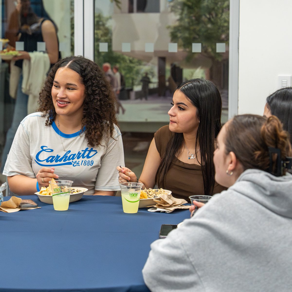 RiceAdmission's tweet photo. Undergrad business students at Rice University gather for the annual Spring Fling event for some good food and a chance to talk to professors, as well as learn more about new undergraduate business programs at the Virani Undergraduate School of Business. https://t.co/pUjeFkmJuq