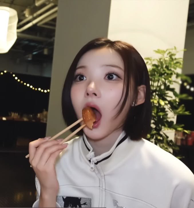 (˶˃𐃷˂˶)  ~  (๑ᵔ⤙ᵔ๑)