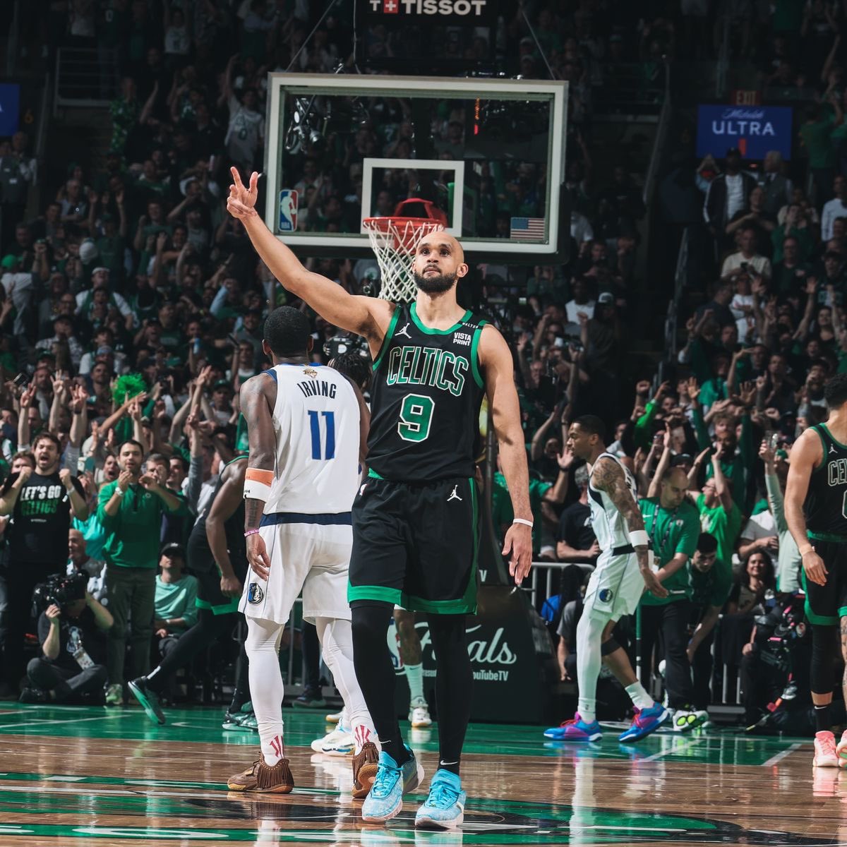 PlayoffBOS's tweet photo. Guards with 400+ assists and 95+ blocks in one season:

1. DERRICK WHITE👑
2. Michael Jordan 
3. Dwayne Wade

That’s the list. https://t.co/HZmuAQCicm