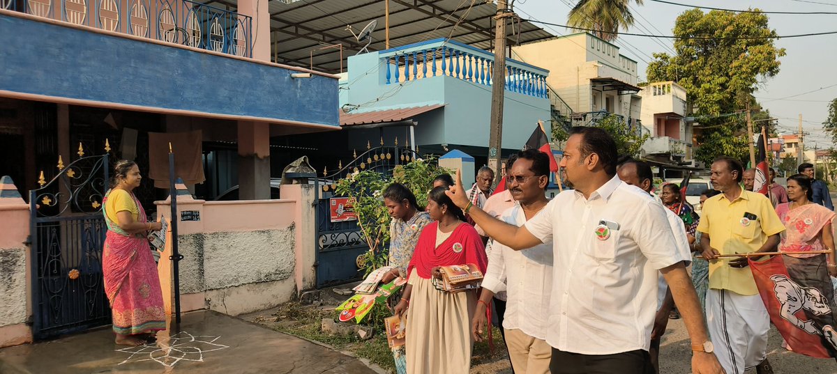 VenkatAdmkTry's tweet photo. #ஏர்போர்ட்_வடக்கு_பகுதி_கழகம் 
வார்டு 47A-ல் தீவிர வாக்கு சேகரிப்பு.
-------------------------------------
மாண்புமிகு கழக பொதுச்செயலாளர்  சட்டமன்ற எதிர்க்கட்சி தலைவர், முன்னாள் மற்றும் வருங்கால முதல்வர் அண்ணன் #புரட்சித்தமிழர்_எடப்பாடியார் அவர்களின் ஆணைக்கிணங்க...

மாநகர் மாவட்ட கழக செயலாளர், முன்னாள் துணை மேயர் அண்ணன் #திரு_ஜெ_சீனிவாசன் B.A., அவர்களின் அறிவுறுத்தலின்படி....

இதயதெய்வங்கள் 
#புரட்சித்தலைவர்_எம்ஜிஆர் 
#புரட்சித்தலைவி_அம்மா மற்றும் 
#புரட்சித்தமிழர்_எடப்பாடியார் அவர்களின் ஆசி பெற்ற நமது வெற்றி வேட்பாளர்  
#திரு_G_ராஜசேகரன்_BE அவர்களுக்கு,

ஏர்போர்ட் வடக்கு பகுதி
கழகம் சார்பில்... 
இன்று காலை 7.00 மணயளவில்

வட்டகழக செயலாளர்கள் 
திரு. P. கொட்டப்பட்டு பாலா,
திரு. P.செல்லப்பா 
மற்றும் நிர்வாகிகளுடன் இணைந்து
47A வார்டுக்கு உட்பட்ட பகுதிகளில் வீடு வீடாக சென்று ,

"கழக தேர்தல் வாக்குறுதிகள்" அடங்கிய துண்டு பிரசுரங்கள் வழங்கி 🌱  #இரட்டை_இலை சின்னத்திற்கு வாக்கு சேகரித்தோம்..
-------------------------------------
#ADMK_TRY #EPSfor2026 
@AIADMKOfficial @AIADMKITWINGOFL @EPSTamilNadu @srinivasan_js @satyenaiadmk @runmanirun
